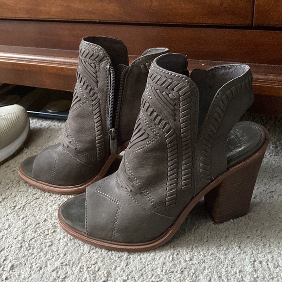 Heels - Picture 2 of 4